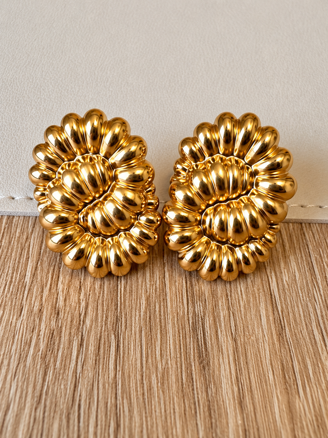 Mosnia Studs